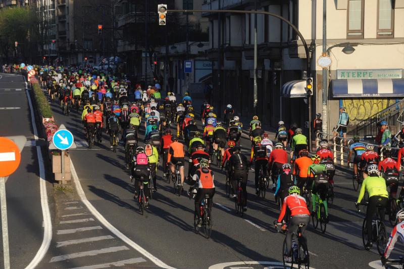 Los participantes de esta mítica prueba han tomado la salida a las 8 de la mañana y pueden completar hasta tres recorridos distintos.