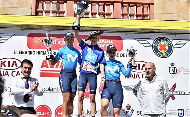 Patiño, Llamas y Oyarbide, en el podio de ayer en Eibar.