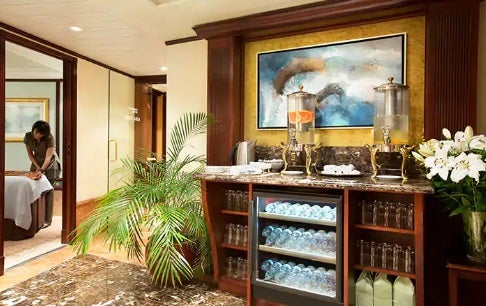 Fotos: Así es por dentro el crucero de lujo que dará la vuelta al mundo y parará en Getxo