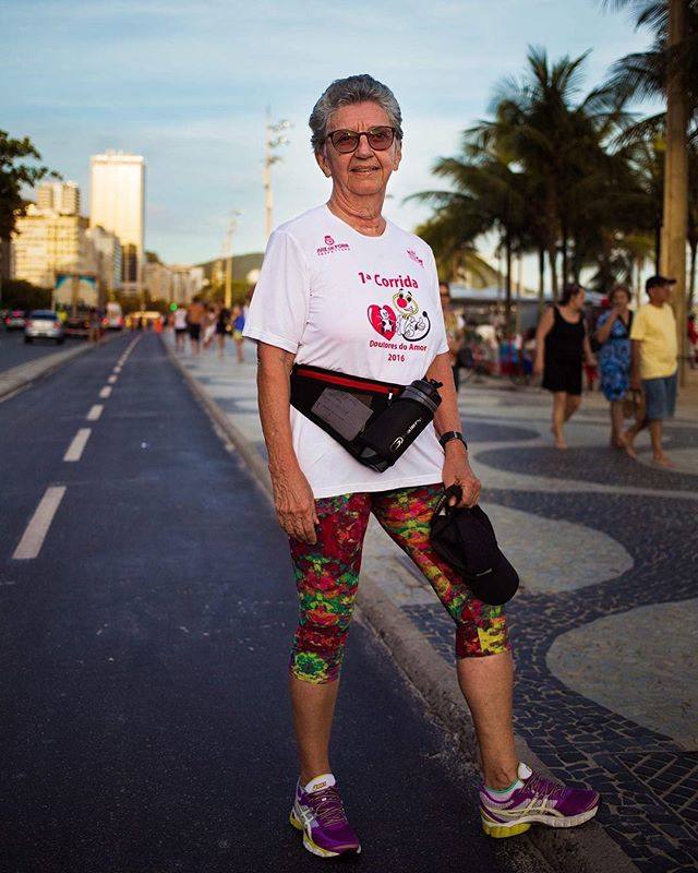 «Vera estaba corriendo por la playa de Copacabana, en Río de Janeiro, cuando la conocí. Me dijo que, a sus 76 años, corre entre 10 y 16 kilómetros cada dos días».