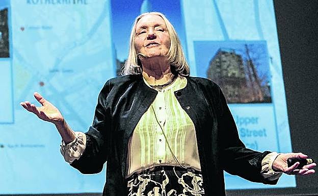 La socióloga holandesa Saskia Sassen, Premio Príncipe de Asturias de Ciencias Sociales 2013, durante su ponencia en el Europa. 