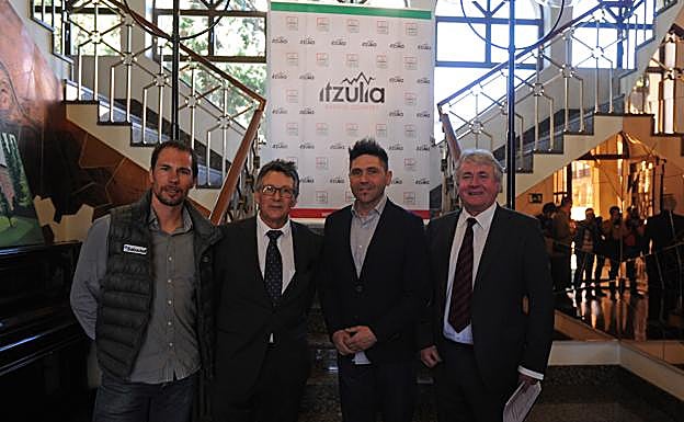 Un momento de la presentación de una nueva edición de la Itzulia. 