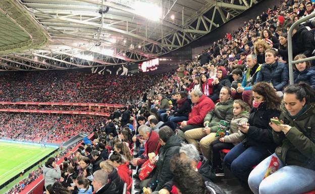 Las gradas de San Mamés, abarrotadas el pasado 30 de enero, en el partido del Athletic femenino de semifinal de Copa.