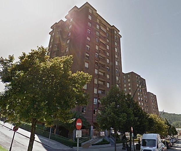 Edificio de Txurdinaga que se anunciaba hace 40 años.