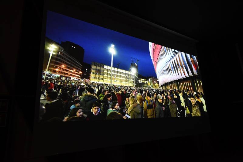 Imagen de los aledaños de San Mamés el día en que se batió el récord de asistencia. Este fotograma pertenece al documental.