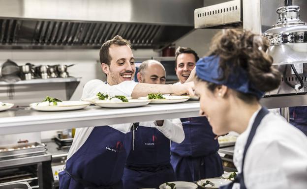 Daniel Lasa, Miguel Caño y Llorenç Sagarra, formados en Mugaritz, asesoran la cocina del hotel Palacio Tondón.