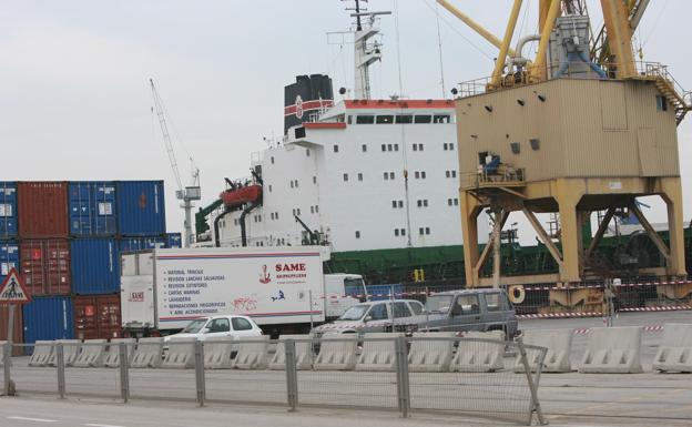Las ETT que entren en la estiba deberán tener licencia para operar en los puertos