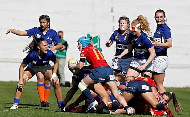 Las 'leonas' revalidan la corona continental con récord de asistencia