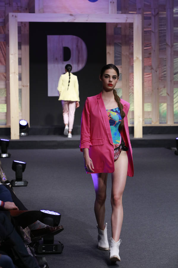 En el armario de primavera verano cabe de todo: desde mallas ciclistas, monos y blazers hasta cazadoras denim,coloridas deportivas y riñoneras. El amarillo se postula como el gran protagonista aunque también habrá hueco para tonos sorbete y el rey del Pantone 2019, el coral