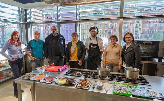 Los participantes del curso de sushi del jueves.