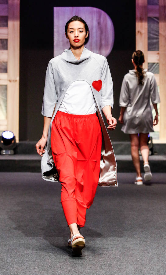 Los nuevos creadores pisan fuerte en la Pasarela Gasteiz On con originales looks, vestidos de ensueño, prendas recicladas y estilismos reivindicativos.