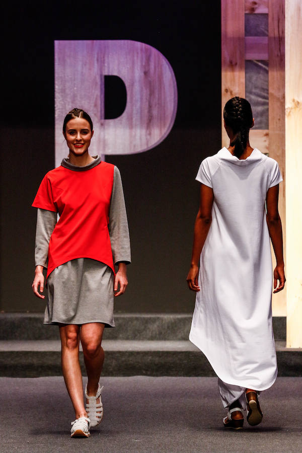 Los nuevos creadores pisan fuerte en la Pasarela Gasteiz On con originales looks, vestidos de ensueño, prendas recicladas y estilismos reivindicativos.