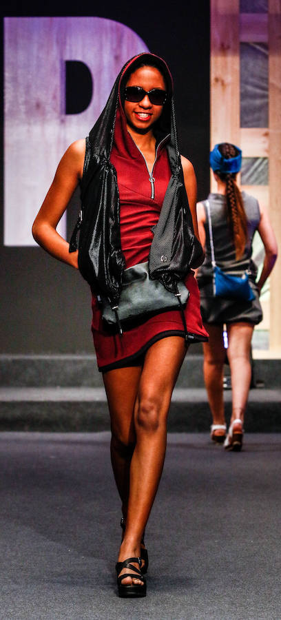 Los nuevos creadores pisan fuerte en la Pasarela Gasteiz On con originales looks, vestidos de ensueño, prendas recicladas y estilismos reivindicativos.