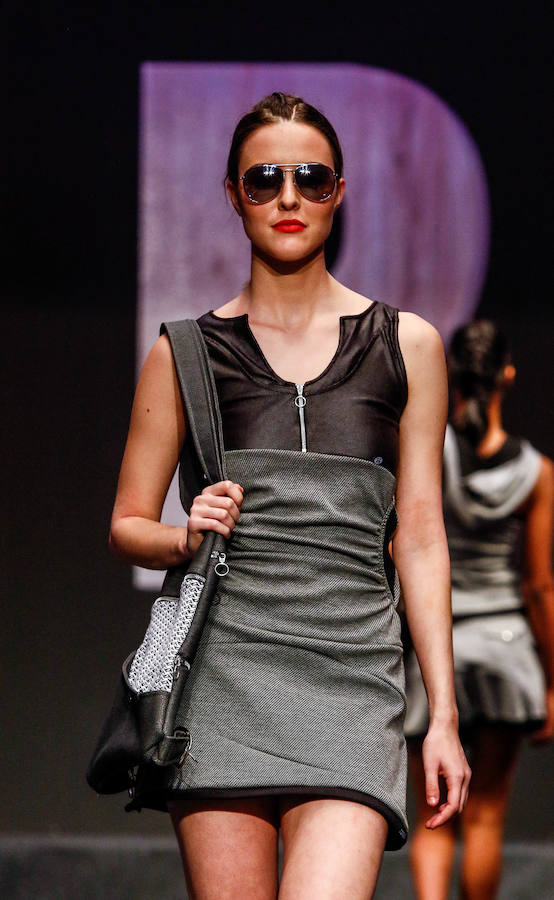 Los nuevos creadores pisan fuerte en la Pasarela Gasteiz On con originales looks, vestidos de ensueño, prendas recicladas y estilismos reivindicativos.