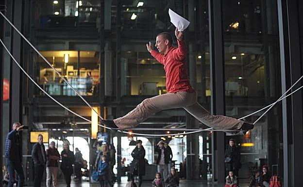 Lars Lindegaard, en plena performance.