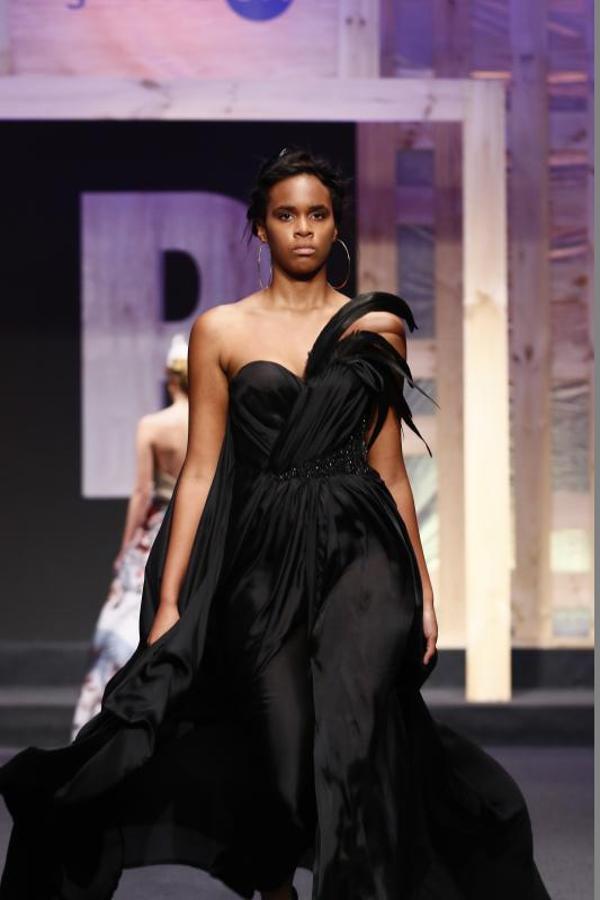 El diseñador vitoriano Domingo Orive conquista al jurado con su colección 'Chess' de sastrería clásica