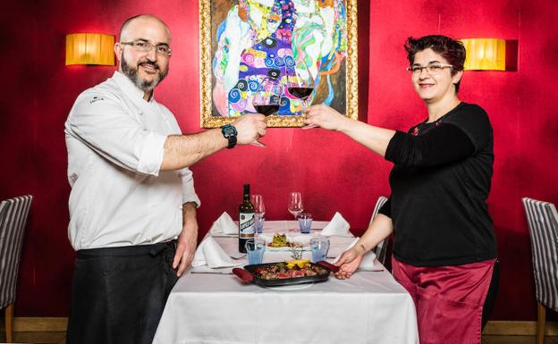 Sonia Lumbreras y José Antonio De Lamo, , los creadores de este apacible restaurante de la Cuadrilla de Añana. 