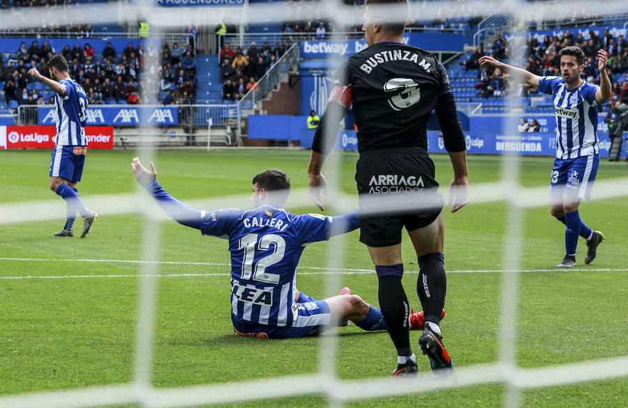 Imágenes correspondientes al partido de LaLiga Santander 2018-2019 disputado en el estadio de Mendizorroza