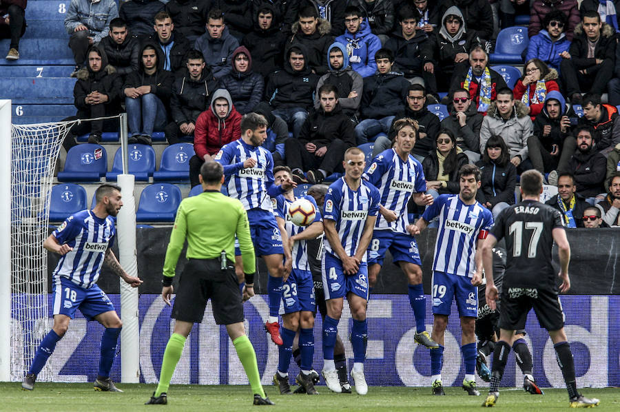 Imágenes correspondientes al partido de LaLiga Santander 2018-2019 disputado en el estadio de Mendizorroza