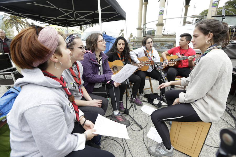 Fotos: Las imágenes de la fiesta de los scauts en Santurtzi
