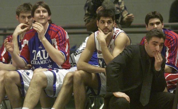 Imagen principal - Foirest y Espil, en el banquillo junto a Nocioni y Uriz, con Lamas de entrenador. El francés y el argentino, en la actualidad.