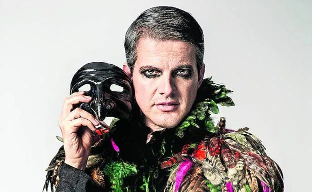 Philippe Jaroussky, vestido para representar el lado más oscuro del carnaval veneciano. 