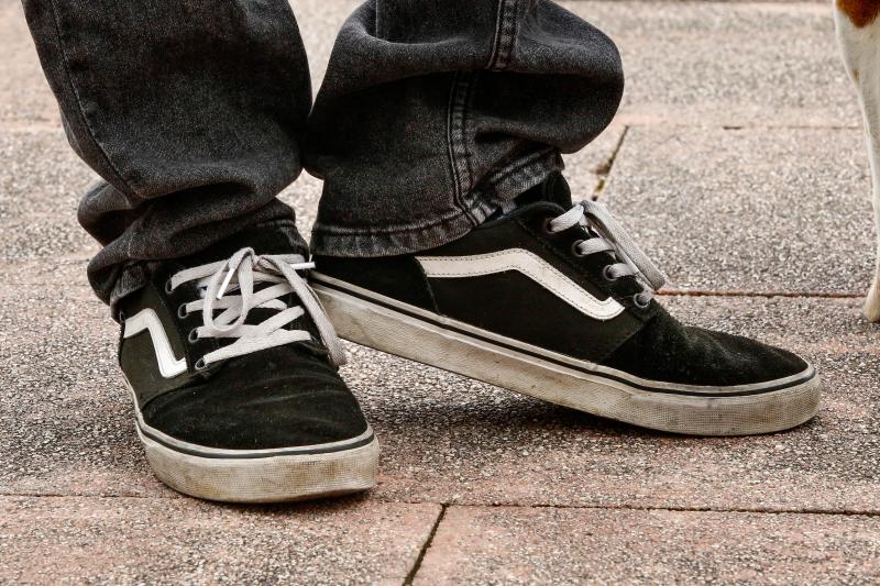 Edu Pereda es un incondicional del estilo ‘skater’: gorras, camisas de cuadros, pantalones anchos y deportivas trotadas.