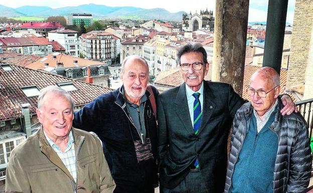 Severino Rodríguez de Yurre (HB), Alfredo Marco Tabar (UCD), Luis Alberto Aguiriano (PSOE) y José Ángel Cuerda (PNV). 