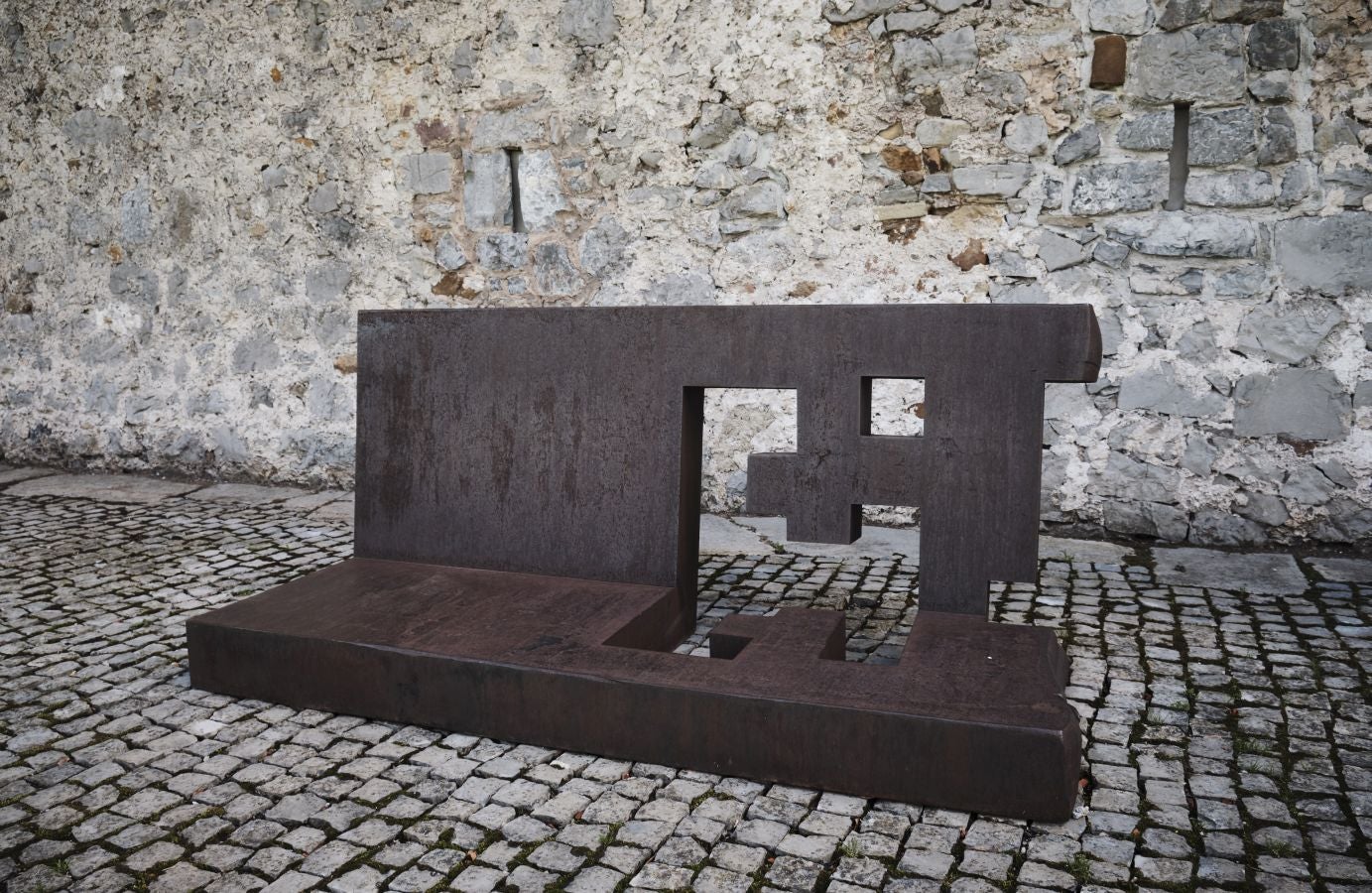 Los responsables del remodelado museo de Zabalaga presentan las nuevas instalaciones y la exposición inaugural antes de su reapertura al público