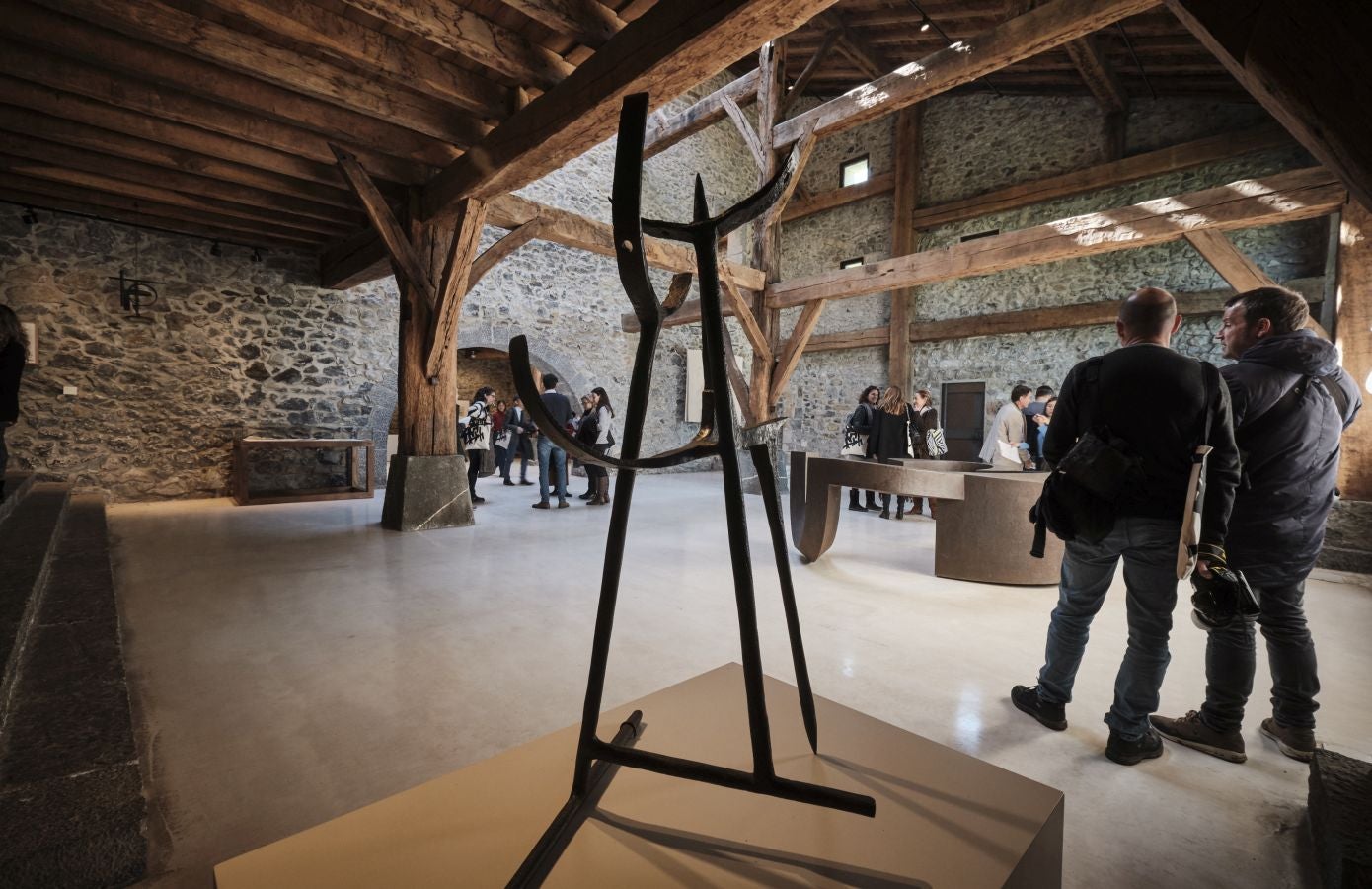 Los responsables del remodelado museo de Zabalaga presentan las nuevas instalaciones y la exposición inaugural antes de su reapertura al público