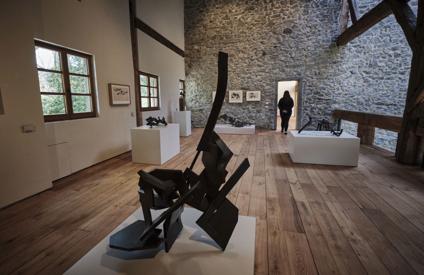 Los responsables del remodelado museo de Zabalaga presentan las nuevas instalaciones y la exposición inaugural antes de su reapertura al público