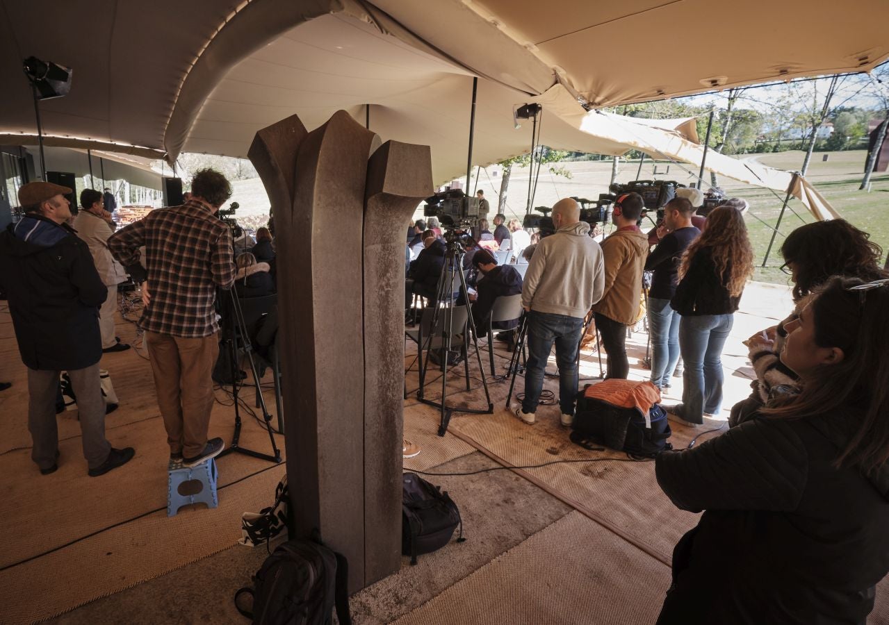 Los responsables del remodelado museo de Zabalaga presentan las nuevas instalaciones y la exposición inaugural antes de su reapertura al público