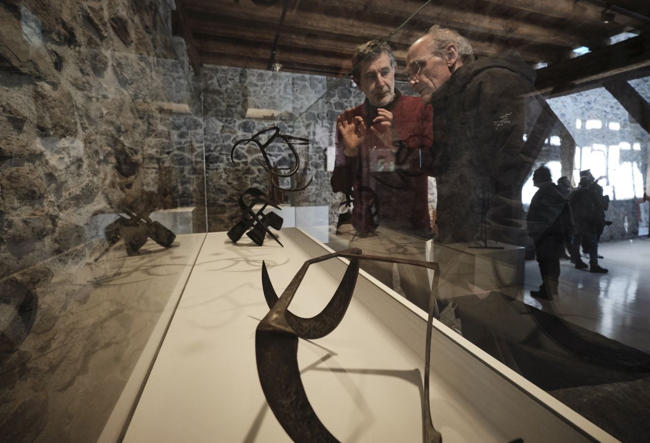 Los responsables del remodelado museo de Zabalaga presentan las nuevas instalaciones y la exposición inaugural antes de su reapertura al público