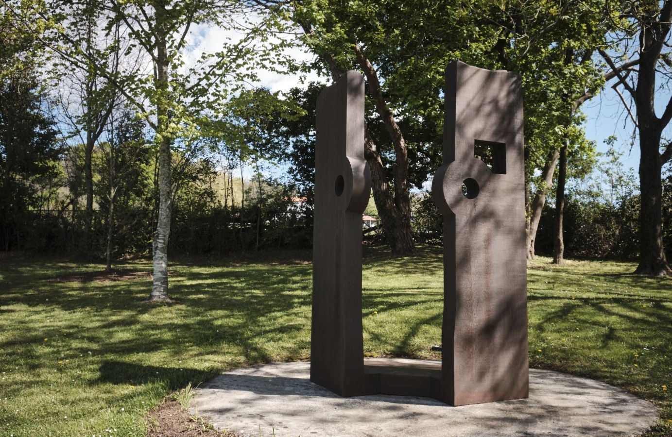 Los responsables del remodelado museo de Zabalaga presentan las nuevas instalaciones y la exposición inaugural antes de su reapertura al público