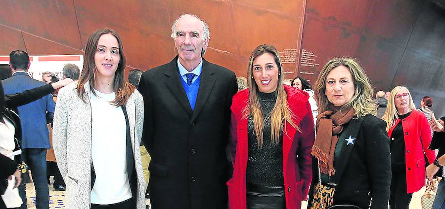 Marta Unzue, José Ángel Iribar, María Díaz e Itziar Villamandos.