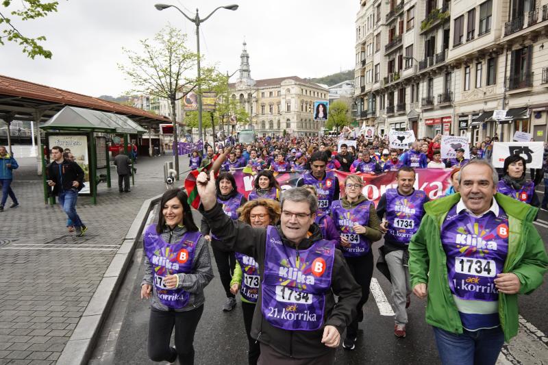 Las mejores instantáneas de la marcha en favor del euskera en la capital vizcaína