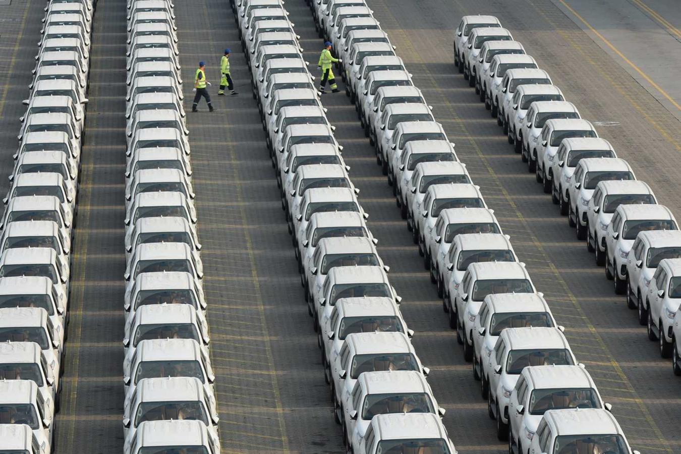 Imagen de coches de la marca Toyota en las terminales de la bahía de Shenzhen Dachan en la provincia de Guangdong, China