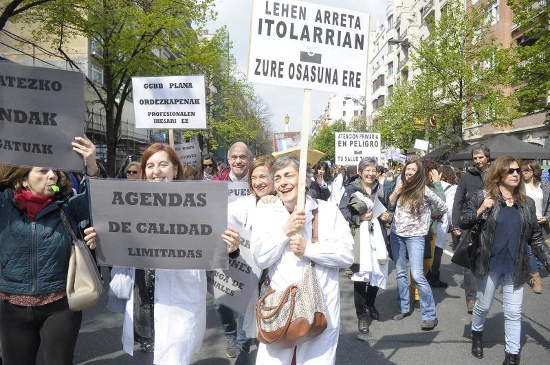 Un millar de profesionales sanitarios reclaman reforzar las plantillas para hacer frente a la «presión asistencial» que sufren los centros de salud de Osakidetza