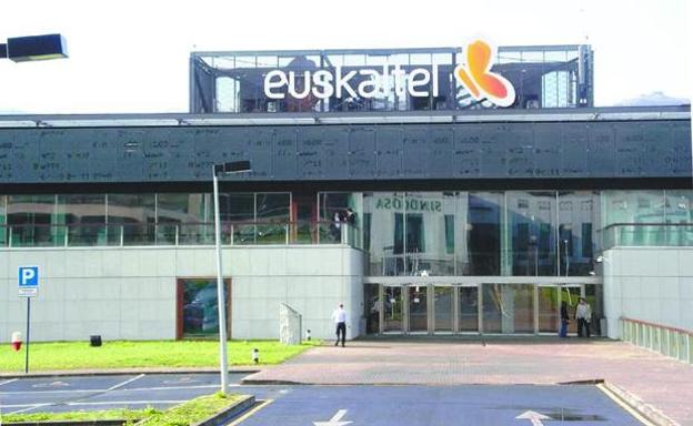 Vista exterior de la sede de Euskaltel en Derio. 