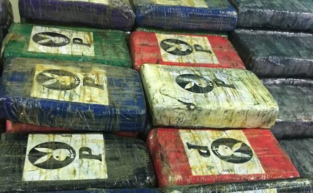 Paquetes de un kilo de cocaína que iban en un contenedor procedente de Brasil y abandonado en Júndiz hace ahora dos años.