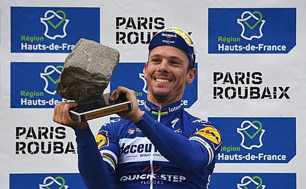 Gilbert, con el trofeo de la París-Roubaix. 
