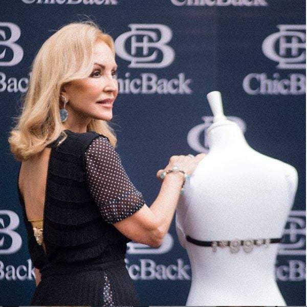 La prenda incorpora tirantes intercambiables que evitan los cierres tan poco estéticos que se veían ahora 