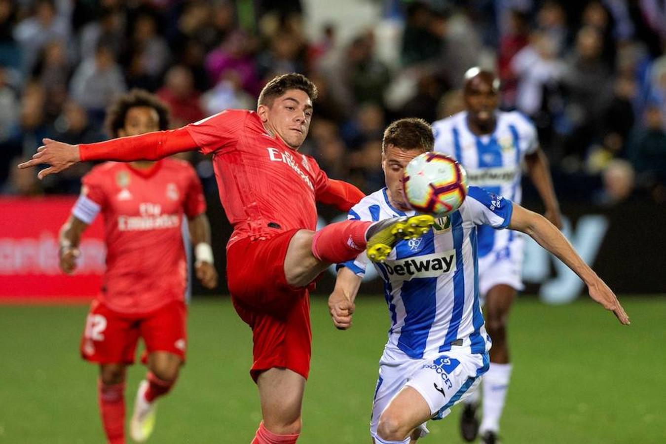 Butarque vivió una noche de emociones con la visita del Real Madrid, que jugó su primer partido de esta Liga en lunes.