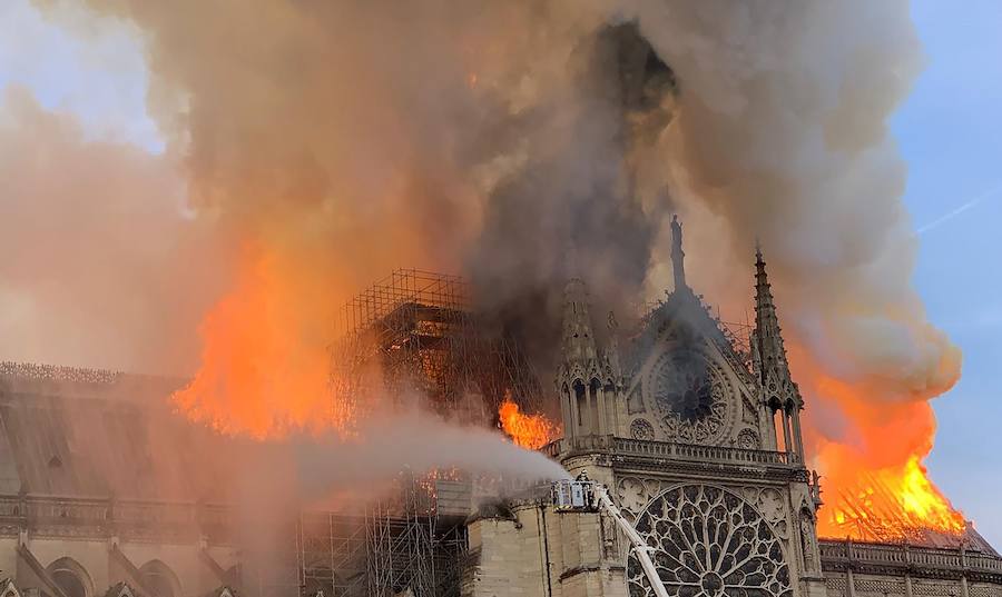 Fotos: Incendio en la catedral de Notre Dame de París