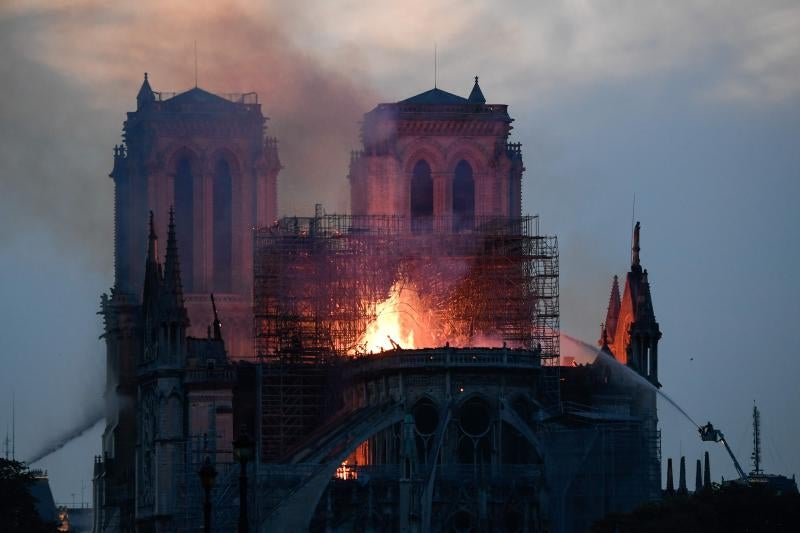 Fotos: Incendio en la catedral de Notre Dame de París