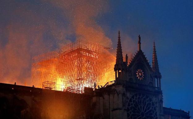 La catedral de Notre Dame devorada por las llamas el pasado 15 de abril.