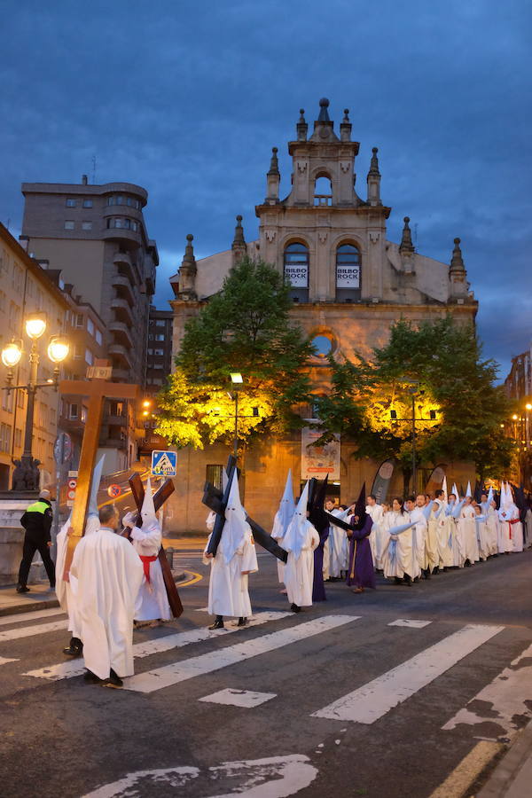 La tradicional procesión del Silencio ha vuelto a recorrer esta madrugada la villa