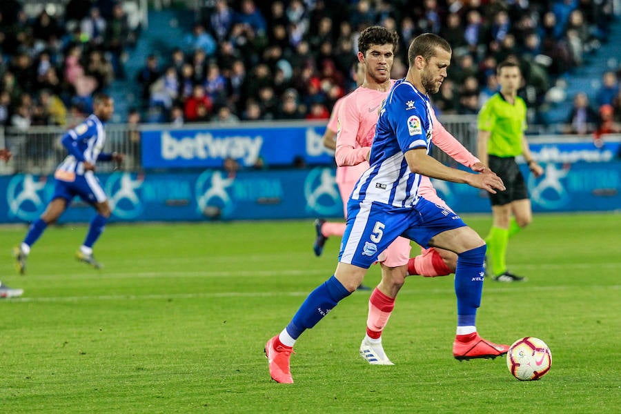 Fotos: Las mejores imágenes del Alavés - Barcelona