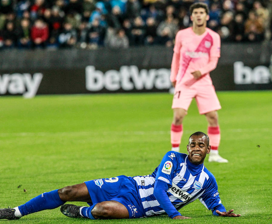 Fotos: Las mejores imágenes del Alavés - Barcelona