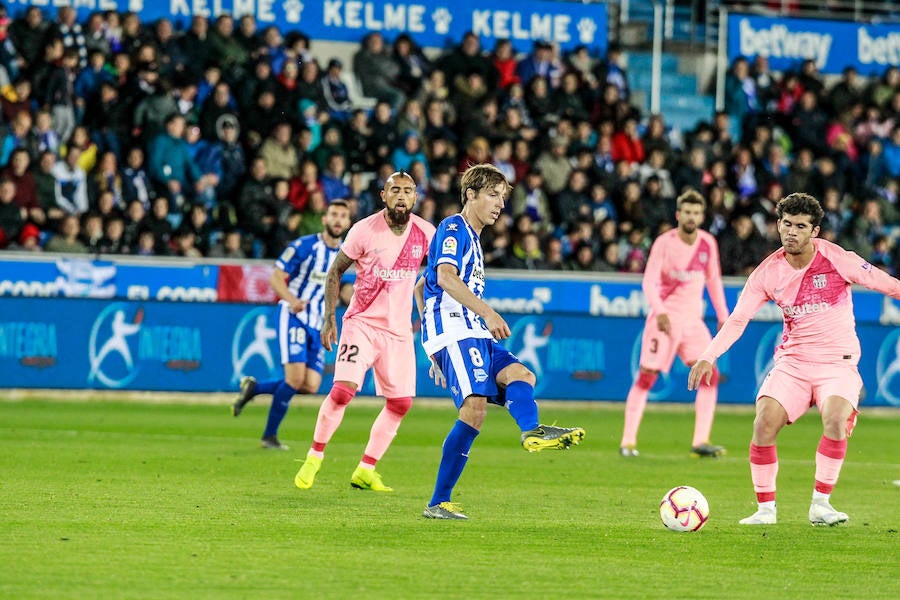 Fotos: Las mejores imágenes del Alavés - Barcelona